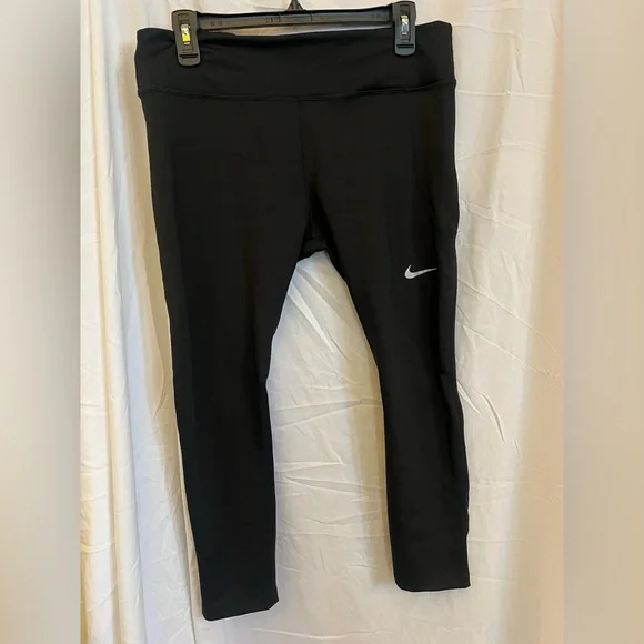XL Nike Dri- Fit Women’s Black Leggings - Picture 2 of 8